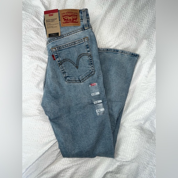 NWT LEVI’S distressed wedgie straight jeans - Picture 2 of 3